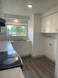 Building Photo - Rent Special: FREE First Full Month's Rent