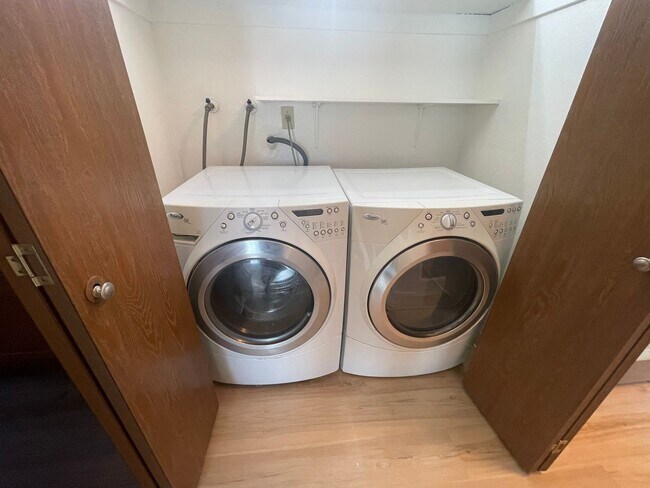 Building Photo - Wonderful Updated 2 Bedroom Home.