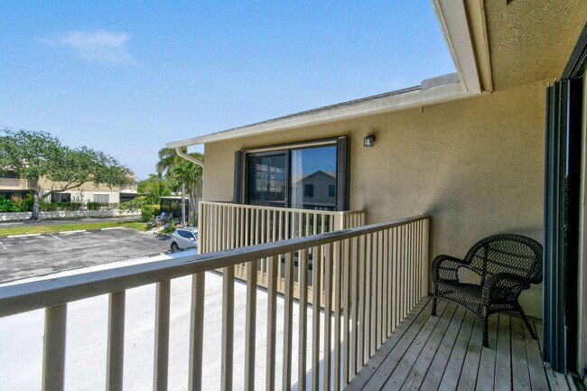 Building Photo - 7361 SE Jamestown Terrace