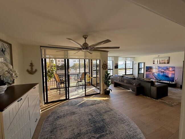 Building Photo - 11 Sunset Dr