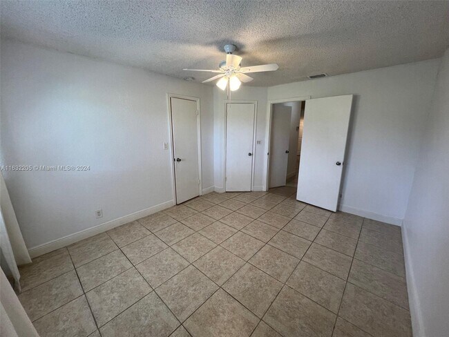 Building Photo - 3410 Pinewalk Dr N