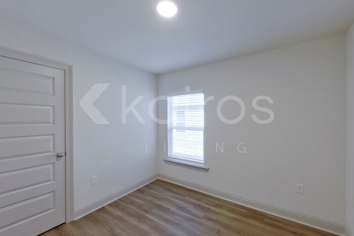 Building Photo - 17611 Carlisle Ave