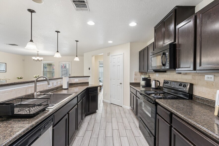 Building Photo - 903 Spello Cir