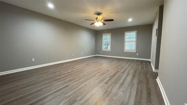 Building Photo - 403 N Post Oak Ln