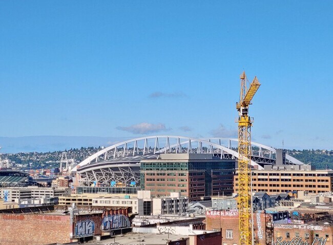 Building Photo - "Urban Living at Its Best: Spacious 2-Bedroom Retreat with Scenic Views!"