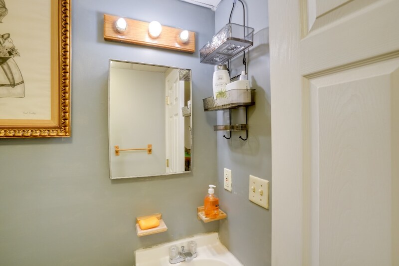 Building Photo - 429 W Lawrence St