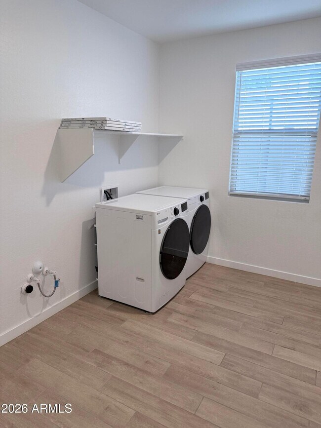 Building Photo - 4323 W Palace Sta Rd