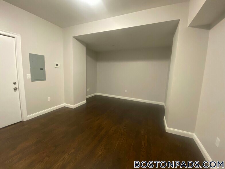 Building Photo - 10 Merrymount Rd