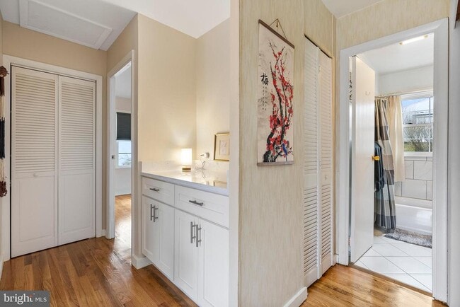 Building Photo - 516 Hollingsworth Dr