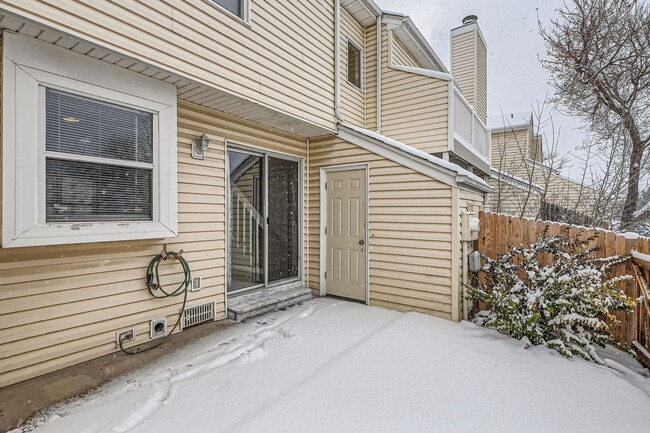 Building Photo - Charming Two-Bedroom Townhome in Copper Ridge