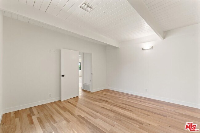 Building Photo - 4950 Marmol Dr