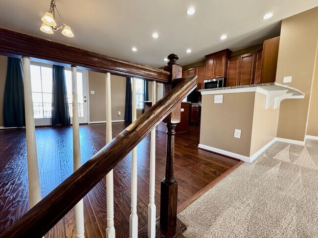 Building Photo - Available 07-08-26! Townhouse w/Garage - Pet Friendly - All Appliances Convey!