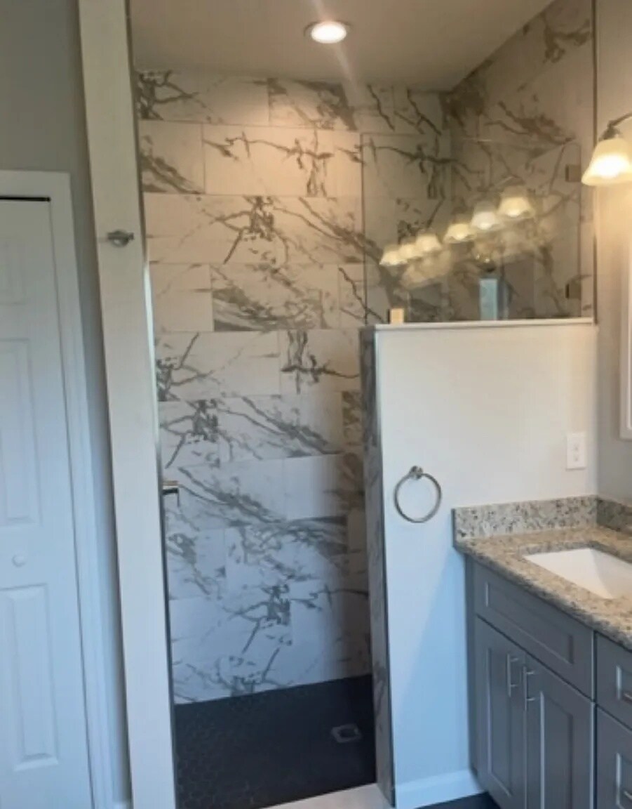 Building Photo - 548 Redwood Ave S