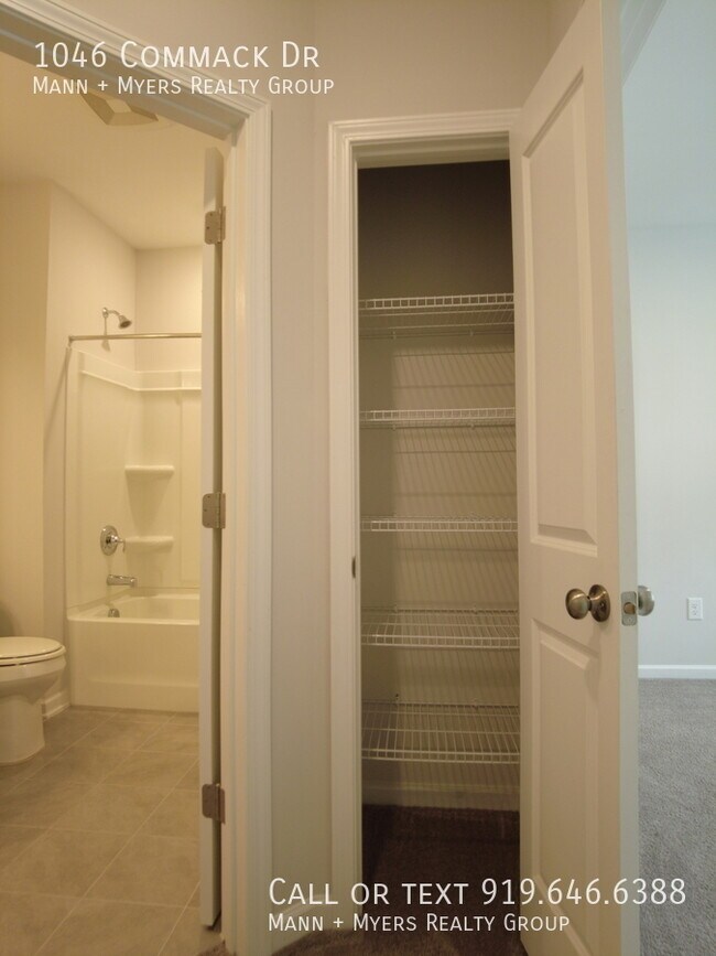 Building Photo - 1046 Commack Dr