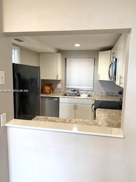 Building Photo - 9470 Live Oak Pl