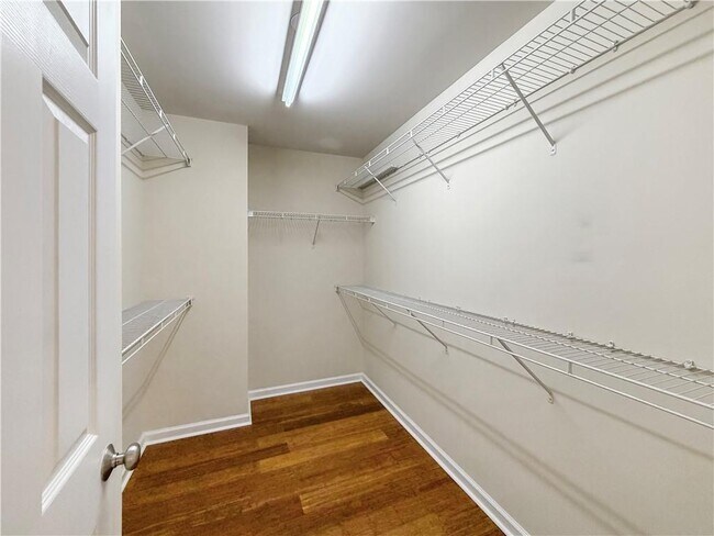 Building Photo - 2380 Fairlie Dr