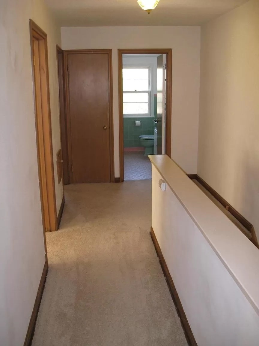 Upstairs Landing - 4422 W 36th St