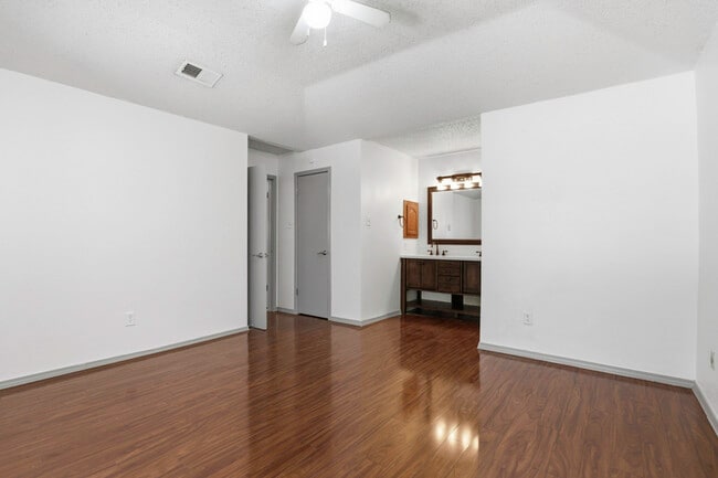 Building Photo - 6315 Forest Village