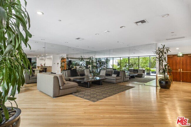 Building Photo - 10350 Wilshire Blvd