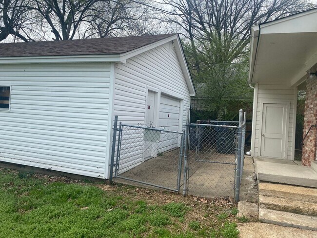 Building Photo - 4623 Violet Ave