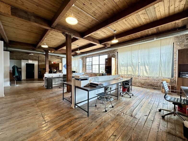 Building Photo - 3124 W Carroll Ave