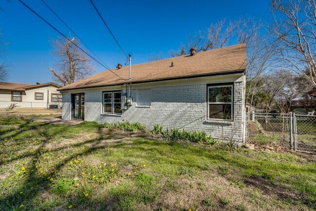 Building Photo - 3561 Westfield Ave