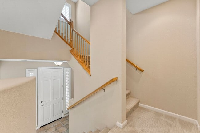 Building Photo - PARKSIDE LUXURY LIVING!