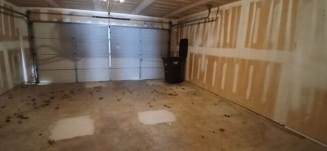 Building Photo - Summerfields Beauty: Oversized Kitchen + Flex 4th Bedroom