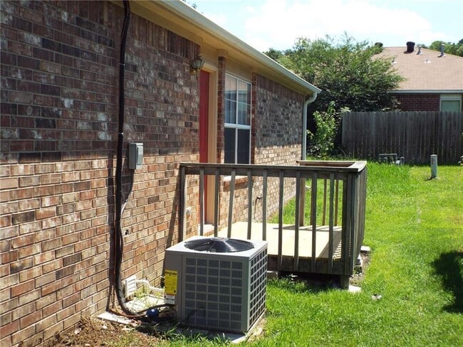 Building Photo - 1510 N Bernice Dr