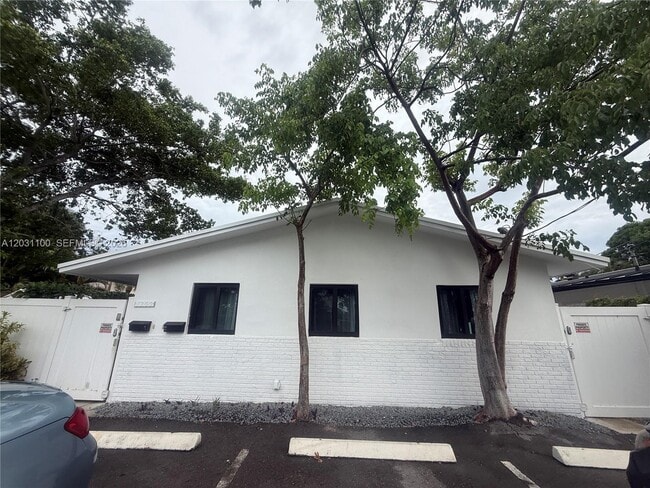 Building Photo - 1700 SW 20th St