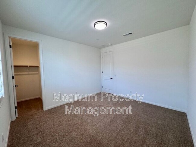 Building Photo - 25181 Desert Sage Dr