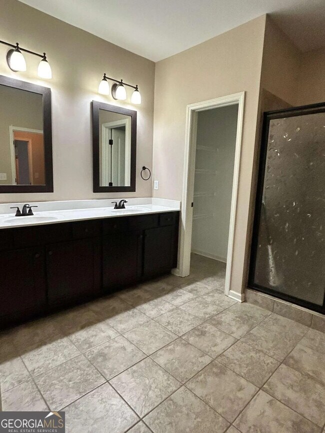 Building Photo - 4518 Hidden Creek Dr