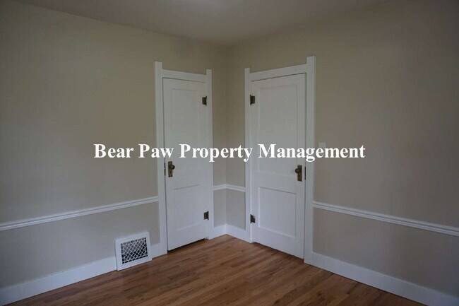 Building Photo - Cute Bungalow in Established Lakewood Neighborhood!