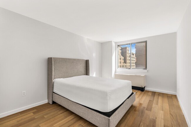 Building Photo - 308 E 38th St