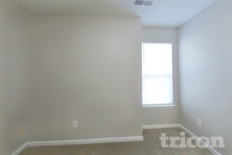 Building Photo - 445 Amir Cir
