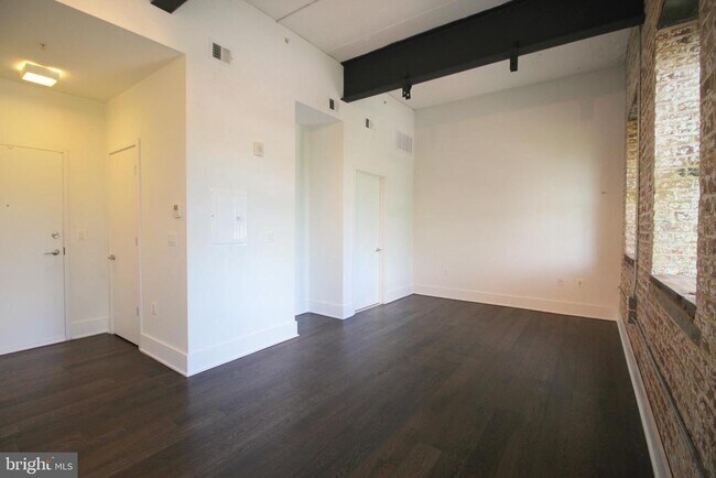 Building Photo - 515 N Washington St