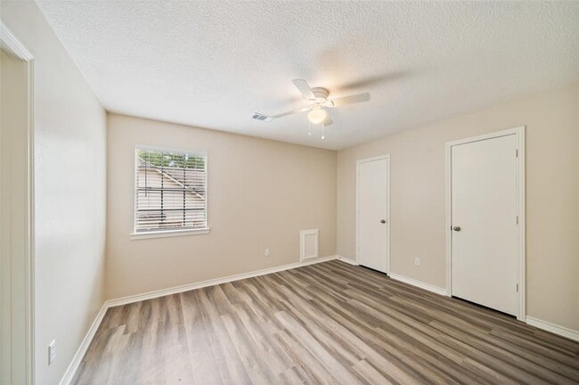 Building Photo - 135 Towering Pines Dr