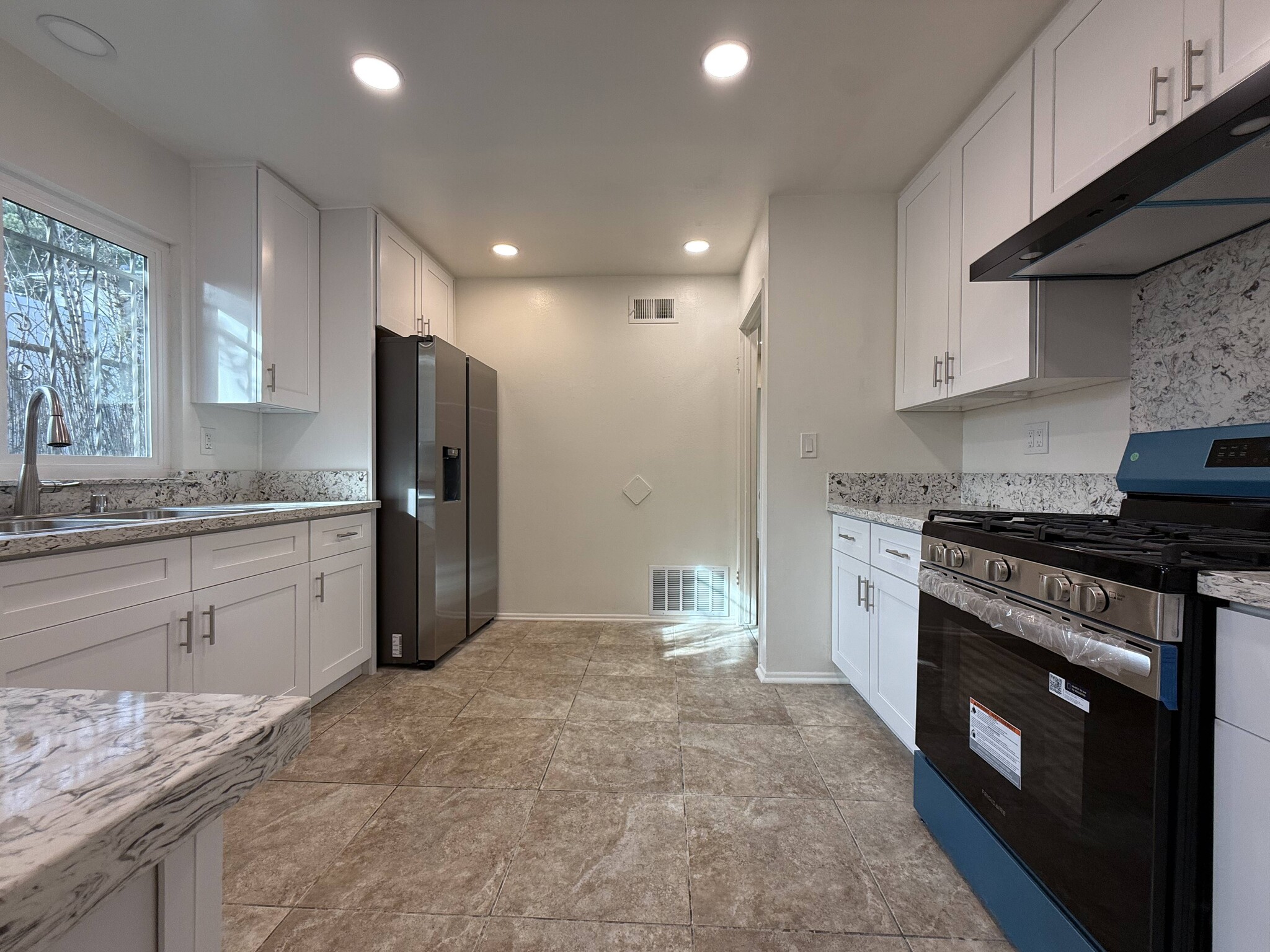 Kitchen - 5343 Lemp Ave