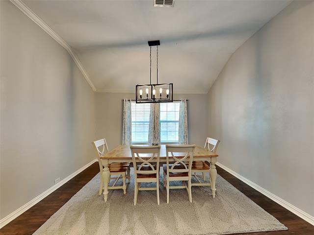 Building Photo - 2024 Highland Dr