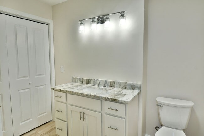 Building Photo - 920-922-922 Cynthia Ct