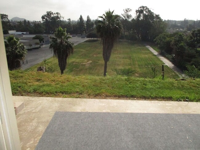 Building Photo - Rancho Bernardo 3 bedroom 2.5 bath Spaciou...