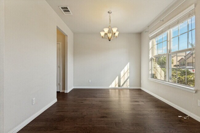 Building Photo - "Spacious 5-Bedroom Oasis with Granite Elegance and Hardwood Charm in Fort Worth!"