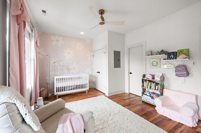 Building Photo - Stunning 3BE/3BA in one of Nashville's hot...