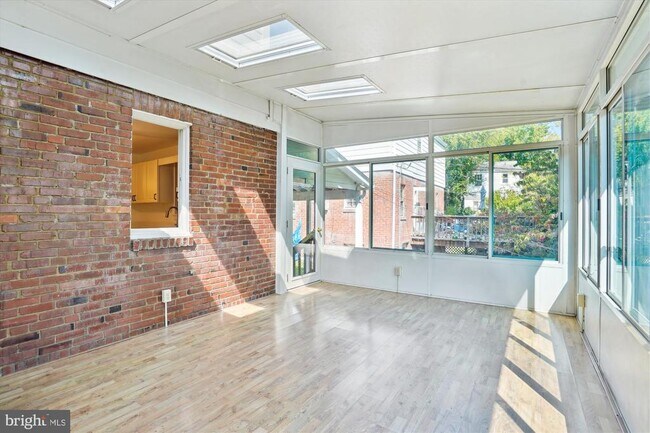 Building Photo - 2505 N Powhatan St