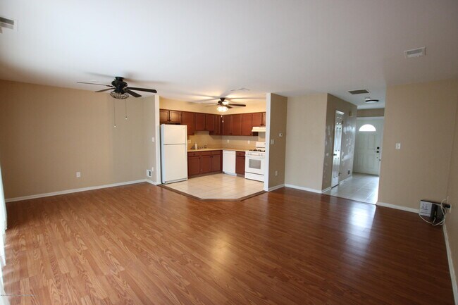 Building Photo - 62 Redwood Dr