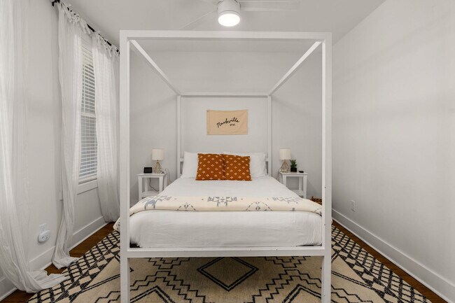 Building Photo - 559 Veritas St