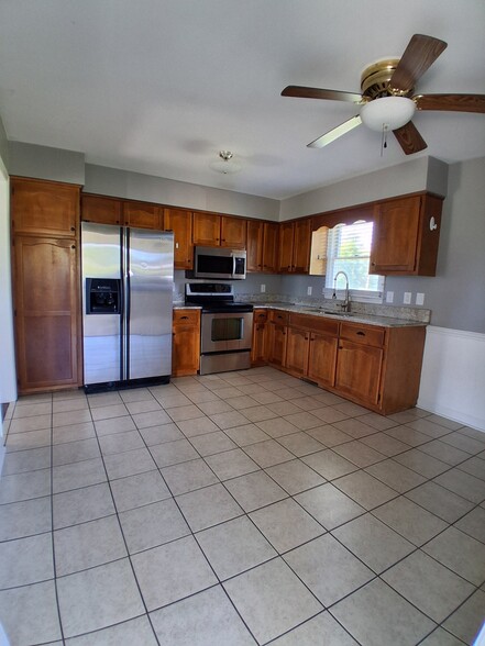 Building Photo - 613 Timber Ridge Rd