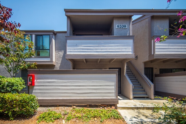 Building Photo - 9209 Village Glen Dr