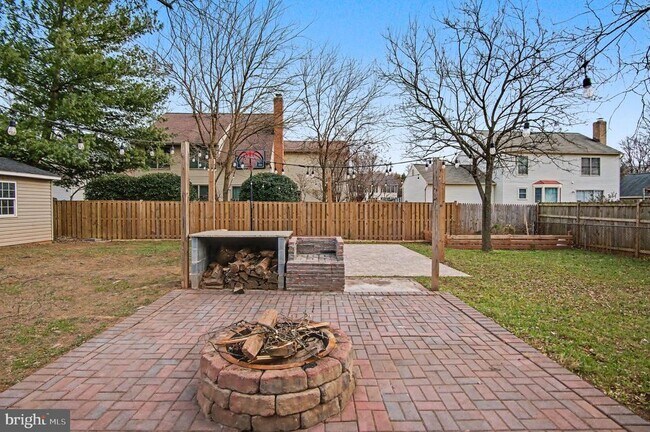 Building Photo - 312 E Gordon St