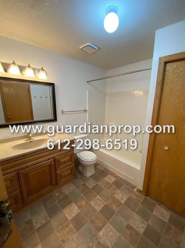 Building Photo - End Unit Townhouse Available May 1st, Vaulted Ceilings, Loft Area, Patio w/Yard Space, 2 Car Gara...